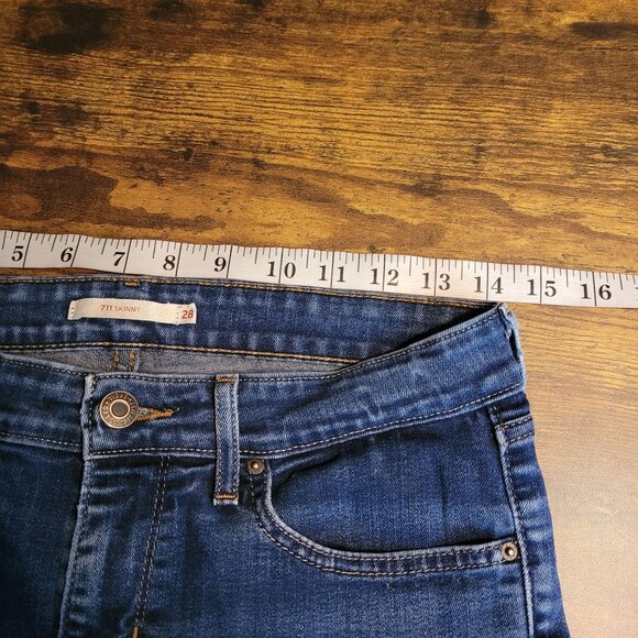 Levi's Jeans Size 28 Low Rise 711 Skinny Medium Light Wash Stretch Denim Western - Picture 8 of 13